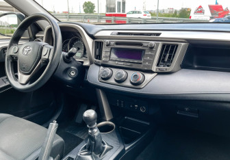 Подержанный автомобиль Toyota RAV4 2014 года (9 фото)