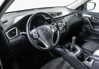 Подержанный автомобиль Nissan X-Trail 2018 года (8 фото)