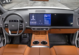 Подержанный автомобиль LiXiang L6 2025 года (14 фото)