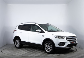 Подержанный автомобиль Ford Kuga 2017 года (3 фото)