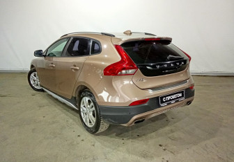 Подержанный автомобиль Volvo V40 Hatchback 2013 года (4 фото)