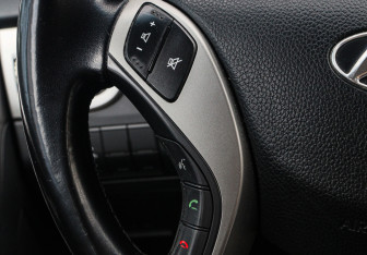 Подержанный автомобиль Hyundai i30 Hatchback 2012 года (18 фото)