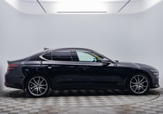Подержанный автомобиль Genesis G70 2022 года (4 фото)