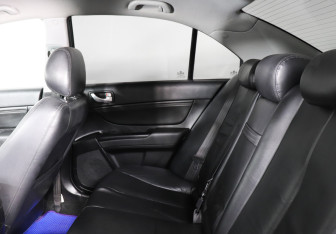 Подержанный автомобиль Hyundai Sonata 2006 года (8 фото)