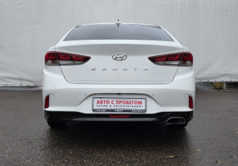 Подержанный автомобиль Hyundai Sonata 2019 года (6 фото)