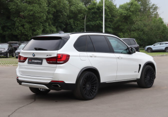 Подержанный автомобиль BMW X5 2014 года (5 фото)