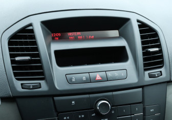 Подержанный автомобиль Opel Insignia Liftback 2013 года (16 фото)