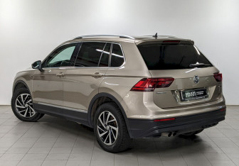Подержанный автомобиль Volkswagen Tiguan 2019 года (7 фото)