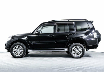 Подержанный автомобиль Mitsubishi Pajero 2012 года (3 фото)