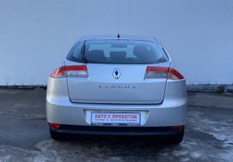 Подержанный автомобиль Renault Laguna Liftback 2009 года (6 фото)