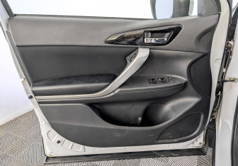 Подержанный автомобиль Mitsubishi Eclipse Cross 2021 года (19 фото)