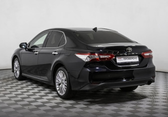 Подержанный автомобиль Toyota Camry Sedan 2020 года (7 фото)