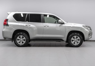 Подержанный автомобиль Toyota Land Cruiser Prado 2019 года (4 фото)