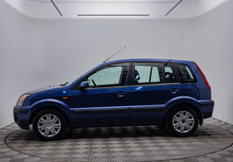 Подержанный автомобиль Ford Fusion 2006 года (8 фото)