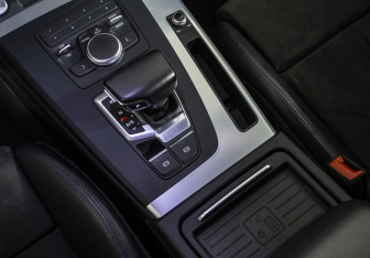 Подержанный автомобиль Audi Q5 2017 года (18 фото)