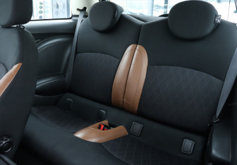 Подержанный автомобиль MINI Hatch 2010 года (10 фото)