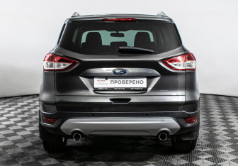 Подержанный автомобиль Ford Kuga 2016 года (6 фото)