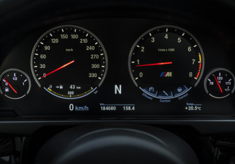 Подержанный автомобиль BMW X5 M 2015 года (10 фото)