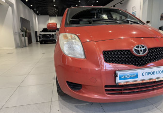 Подержанный автомобиль Toyota Yaris Hatchback 2007 года (8 фото)