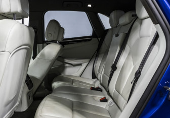 Подержанный автомобиль Porsche Macan 2016 года (13 фото)