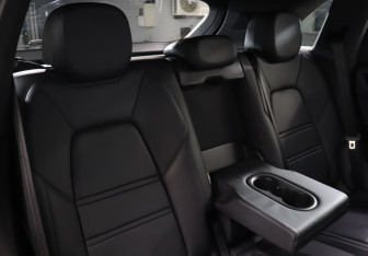 Подержанный автомобиль Porsche Cayenne 2021 года (19 фото)