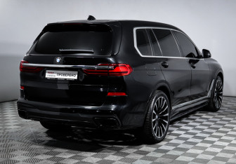 Подержанный автомобиль BMW X7 2019 года (5 фото)