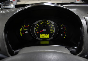 Подержанный автомобиль Hyundai Tucson 2005 года (13 фото)