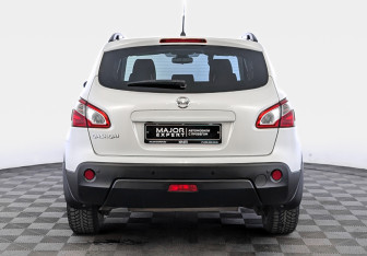 Подержанный автомобиль Nissan Qashqai 2013 года (6 фото)