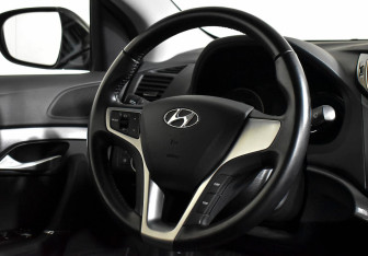 Подержанный автомобиль Hyundai i40 Sedan 2014 года (13 фото)