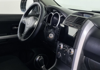 Подержанный автомобиль Suzuki Grand Vitara 2006 года (9 фото)