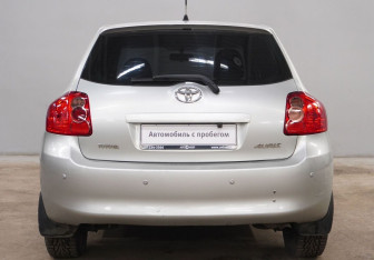 Подержанный автомобиль Toyota Auris Hatchback 2009 года (6 фото)