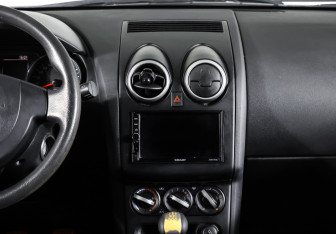 Подержанный автомобиль Nissan Qashqai+2 2011 года (14 фото)