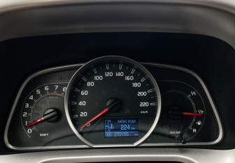Подержанный автомобиль Toyota RAV4 2014 года (11 фото)