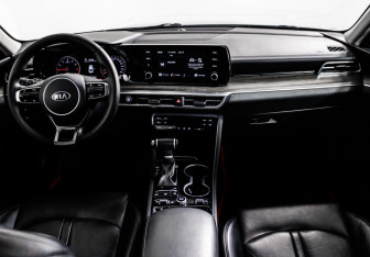 Подержанный автомобиль Kia K5 2020 года (11 фото)