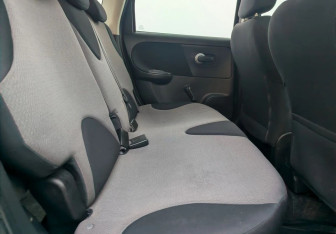 Подержанный автомобиль Nissan Note 2010 года (11 фото)