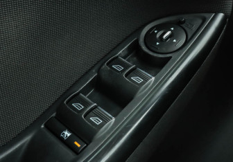 Подержанный автомобиль Ford Focus Hatchback 2013 года (18 фото)