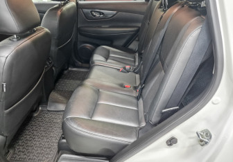 Подержанный автомобиль Nissan X-Trail 2017 года (12 фото)