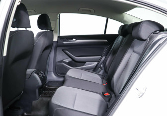 Подержанный автомобиль Volkswagen Passat Sedan 2016 года (15 фото)