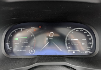 Подержанный автомобиль Toyota RAV4 2024 года (16 фото)