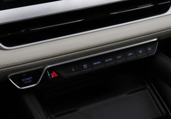 Подержанный автомобиль Geely Monjaro 2023 года (18 фото)