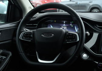 Подержанный автомобиль Omoda S5 2024 года (15 фото)