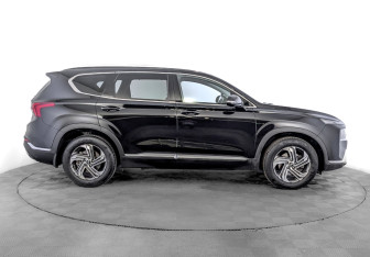 Подержанный автомобиль Hyundai Santa Fe 2022 года (4 фото)