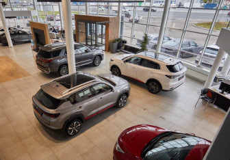 Подержанный автомобиль BMW X1 2011 года (24 фото)