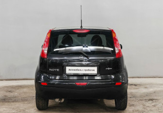 Подержанный автомобиль Nissan Note 2008 года (6 фото)