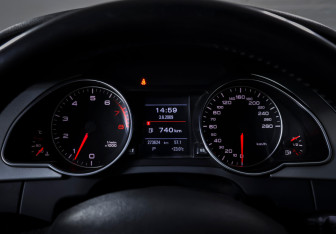 Подержанный автомобиль Audi A5 Coupe 2009 года (17 фото)