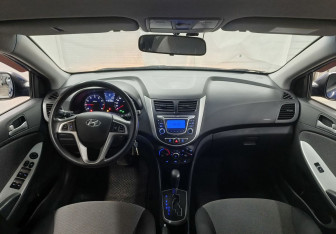 Подержанный автомобиль Hyundai Solaris Hatchback 2013 года (11 фото)