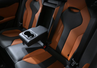 Подержанный автомобиль Changan UNI-V 2023 года (13 фото)