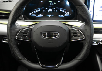 Подержанный автомобиль Geely Coolray 2023 года (10 фото)
