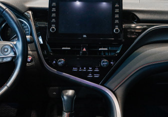 Подержанный автомобиль Toyota Camry Sedan 2021 года (11 фото)