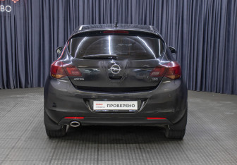 Подержанный автомобиль Opel Astra Hatchback 2011 года (6 фото)